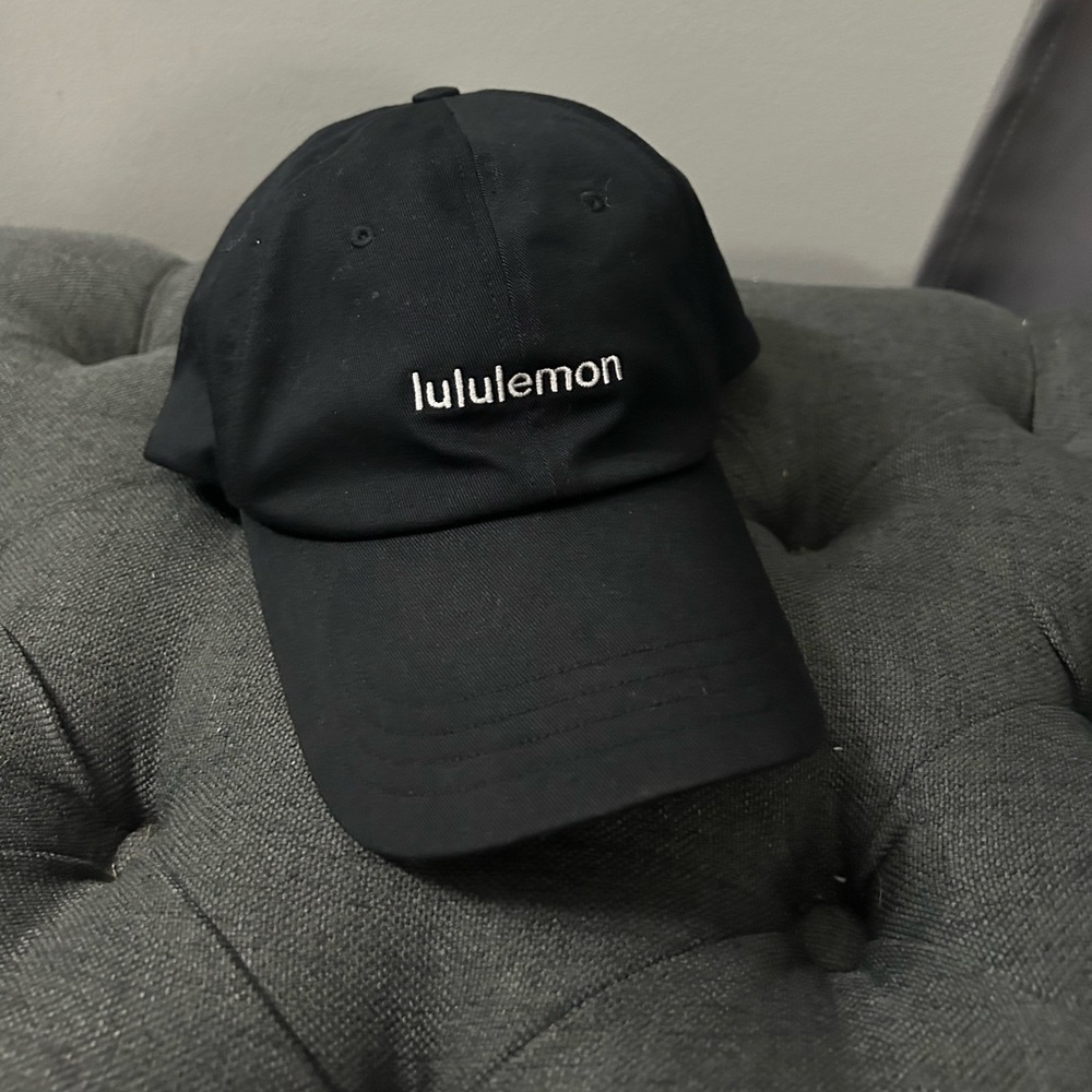 LULULEMON STRAP BACK HAT (adjustable)